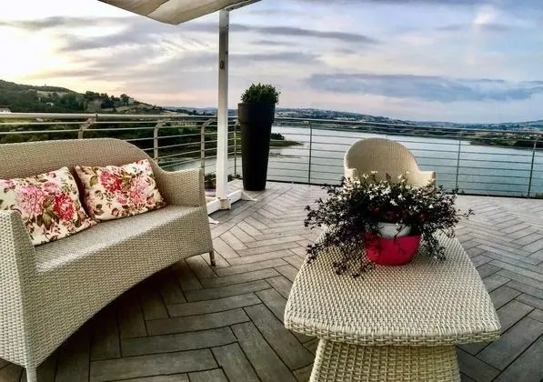 Family Apart Daire, Göl Manzaralı