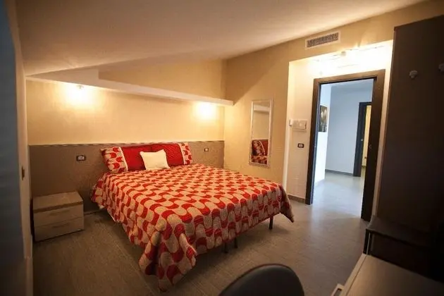 Tek Büyük veya İki Ayrı Yataklı Oda, Sigara İçilmez, Göl Manzaralı