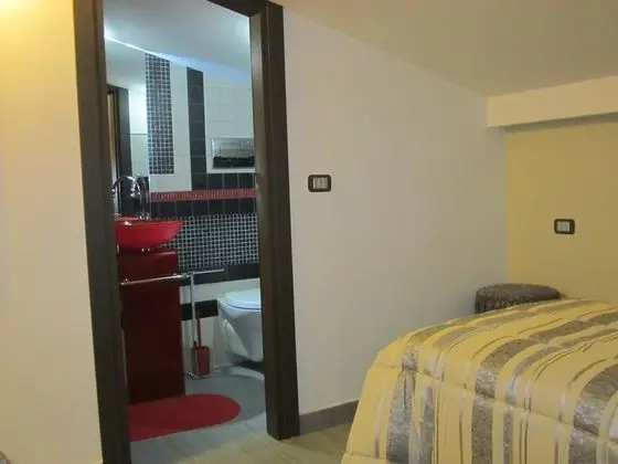 Tek Büyük veya İki Ayrı Yataklı Oda, Sigara İçilmez, Göl Manzaralı