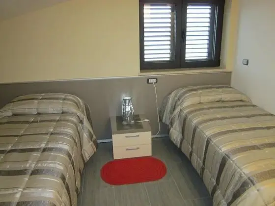 Tek Büyük veya İki Ayrı Yataklı Oda, Sigara İçilmez, Göl Manzaralı