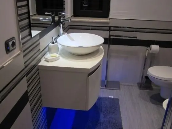 Tek Büyük veya İki Ayrı Yataklı Oda, Sigara İçilmez, Göl Manzaralı