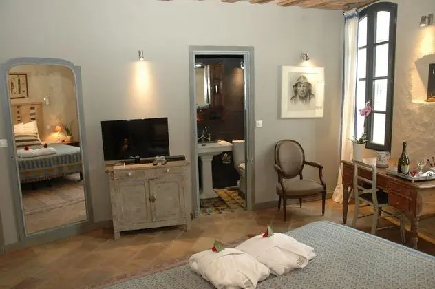 Tek Büyük veya İki Ayrı Yataklı Oda (Bulle)