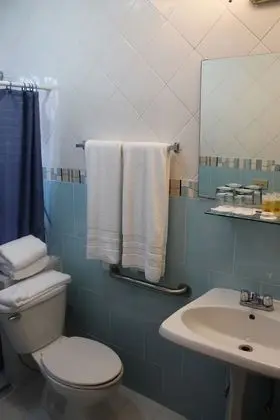 Tek Büyük Yataklı Oda, 2 Çift Kişilik Yatak