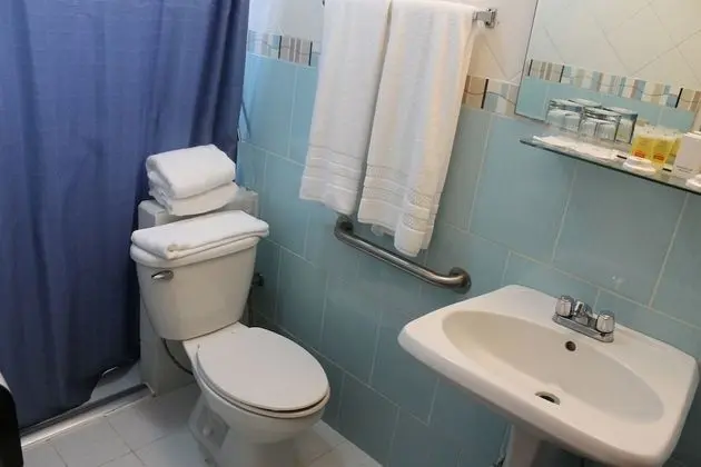 Tek Büyük Yataklı Oda, 2 Çift Kişilik Yatak