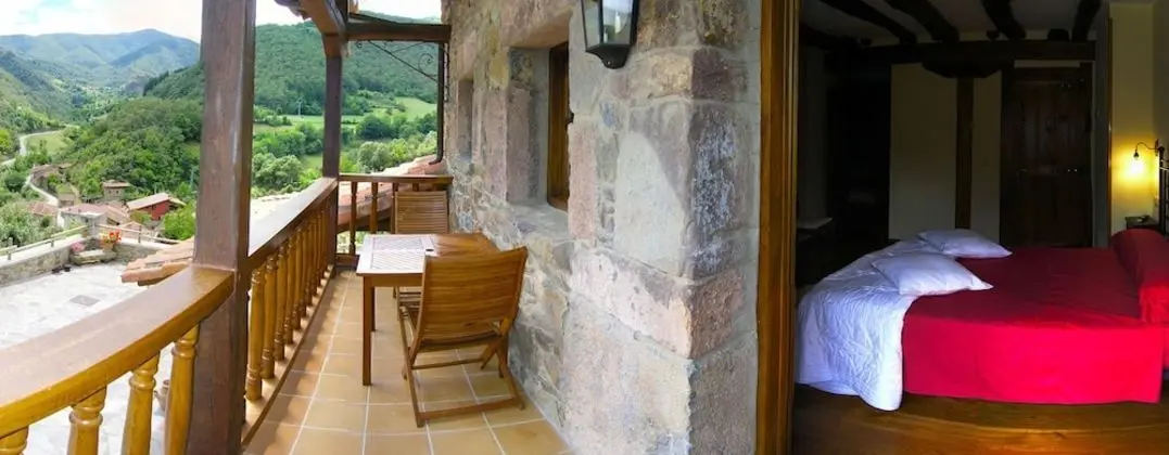 Tek Büyük veya İki Ayrı Yataklı Oda, Dağ Manzaralı