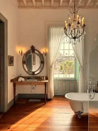 Luxury Oda