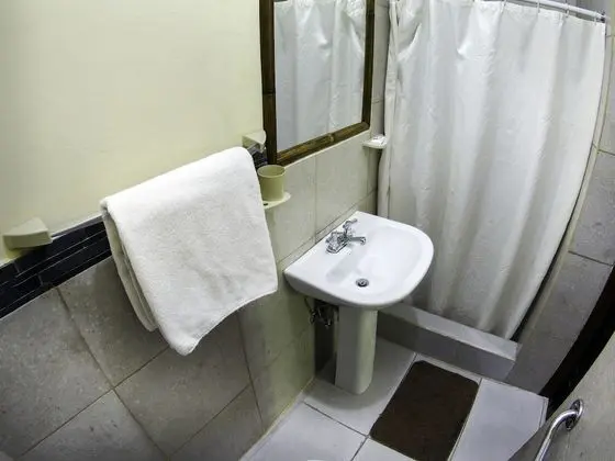 Üç Kişilik Oda, Şehir Manzaralı