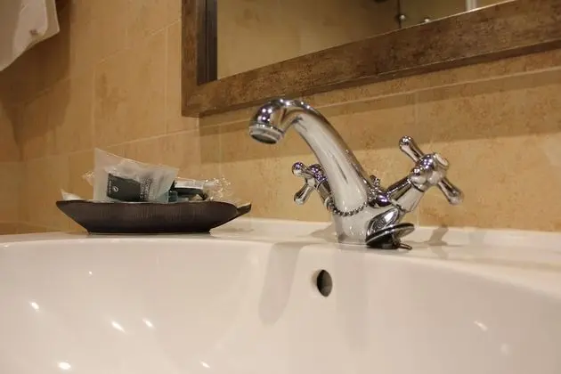 Büyük Yataklı Tek Kişilik Oda