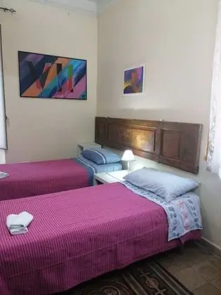 İki Ayrı Yataklı Oda, Ortak Banyo