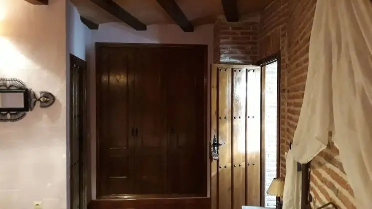 Traditional Tek Büyük Yataklı Oda