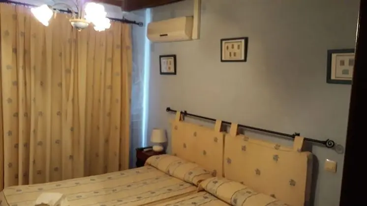 Traditional Tek Büyük Yataklı Oda