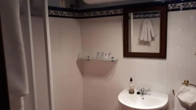 Traditional Tek Büyük Yataklı Oda