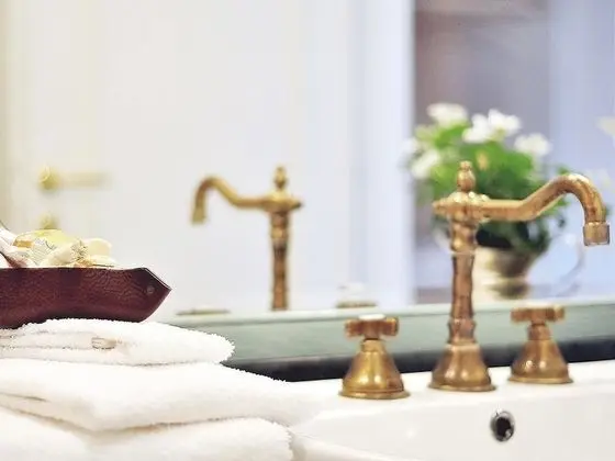 Junior Süit, Bahçeli