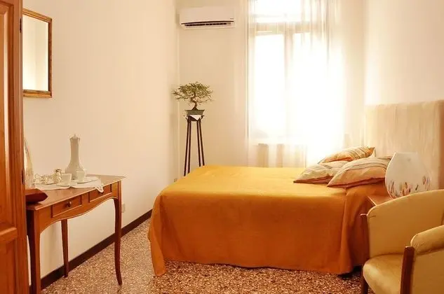 Standard Tek Büyük veya İki Ayrı Yataklı Oda (Private External Bathroom)