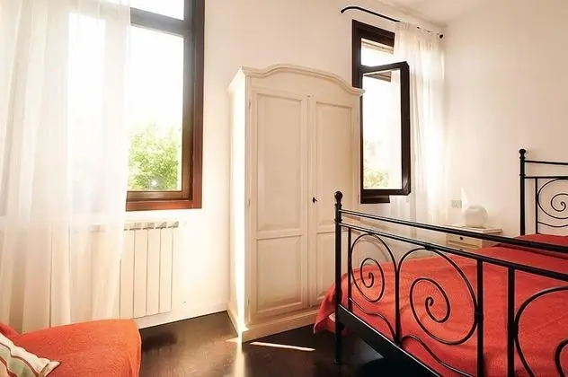 Superior Tek Büyük Yataklı Oda (Private External Bathroom)