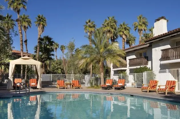 Superior Oda, 1 En Büyük (King) Boy Yatak (Superior Corner Room - Poolside - 1 K)