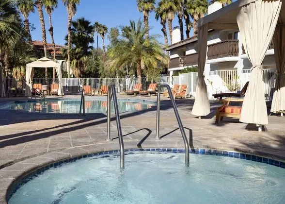 Superior Oda, 1 En Büyük (King) Boy Yatak (Superior Corner Room - Poolside - 1 K)