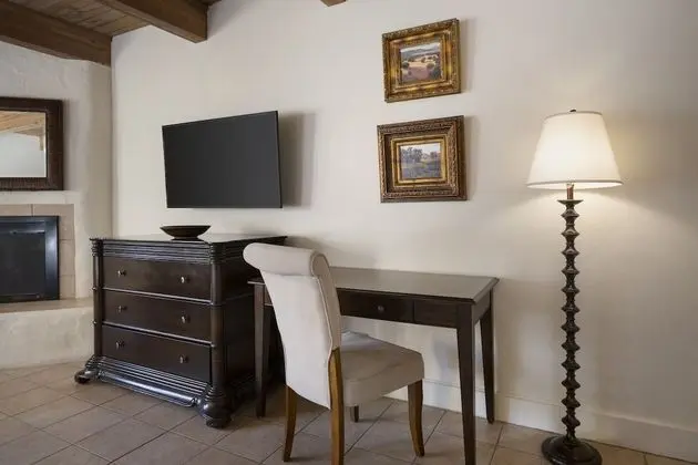 Superior Oda, 1 En Büyük (King) Boy Yatak (Superior Corner Room - Poolside - 1 K)