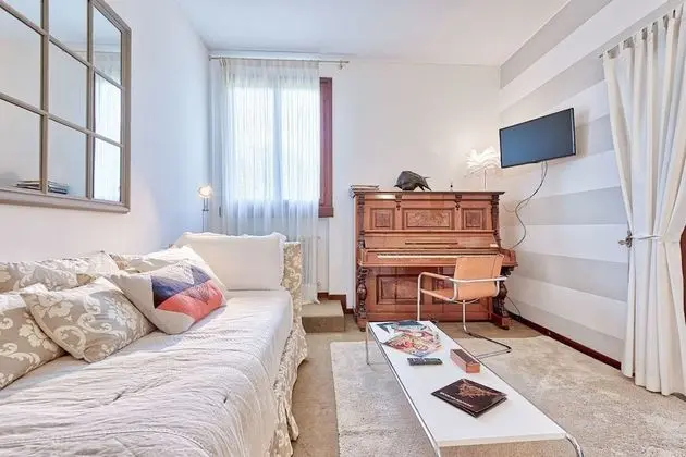 Süit, Bağlantılı Odalar (4)