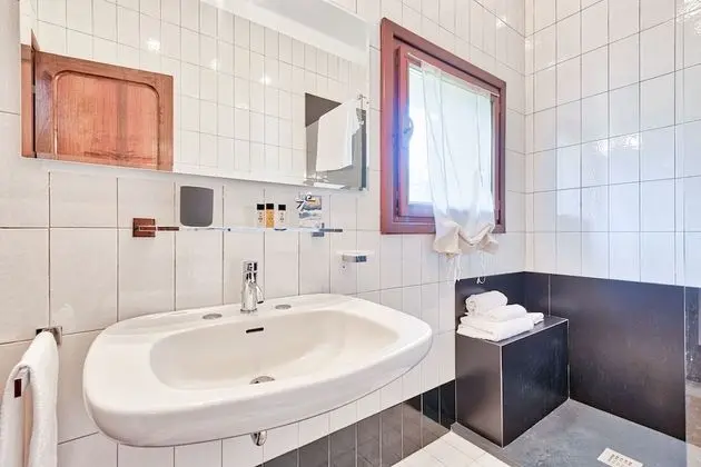 Süit, Bağlantılı Odalar (4)