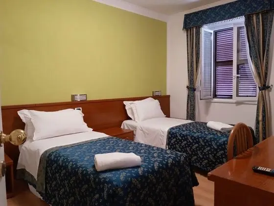 Üç Kişilik Oda