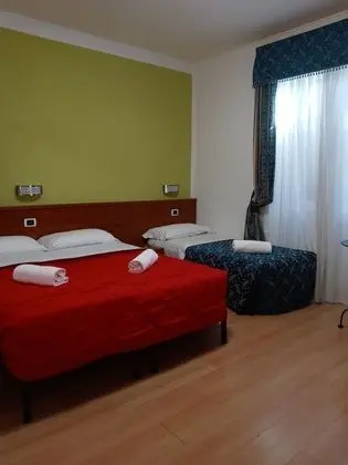 Üç Kişilik Oda