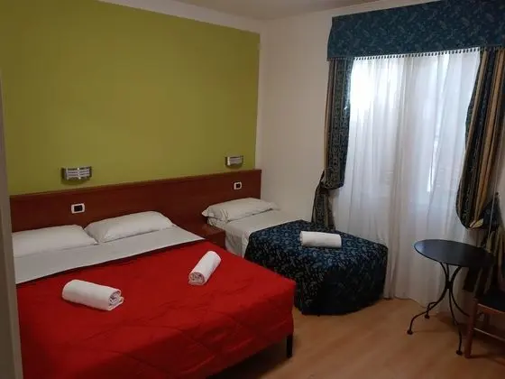 Üç Kişilik Oda