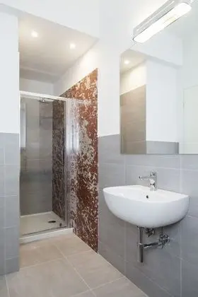 Üç Kişilik Oda