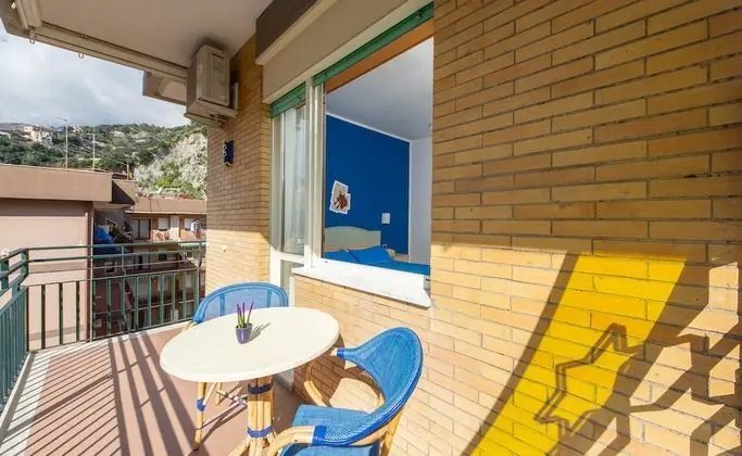 Tek Büyük Yataklı Oda, Balkon