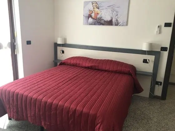 Tek Büyük Yataklı Oda, Bahçe Manzaralı