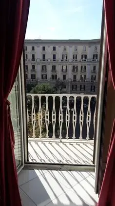 Tek Büyük Yataklı Oda, Ortak Banyo