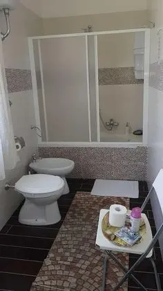 Tek Büyük Yataklı Oda, Ortak Banyo