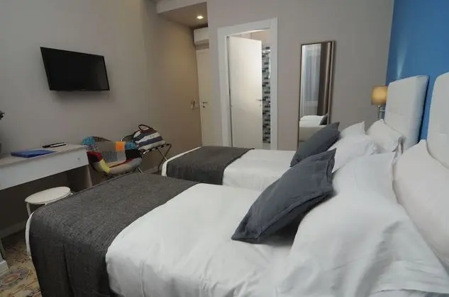 Comfort Tek Büyük veya İki Ayrı Yataklı Oda, Kısmi Deniz Manzaralı