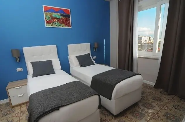 Comfort Tek Büyük veya İki Ayrı Yataklı Oda, Kısmi Deniz Manzaralı