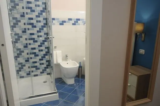 Comfort Tek Büyük veya İki Ayrı Yataklı Oda, Kısmi Deniz Manzaralı