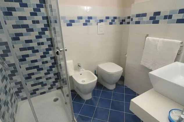 Comfort Tek Büyük veya İki Ayrı Yataklı Oda, Kısmi Deniz Manzaralı