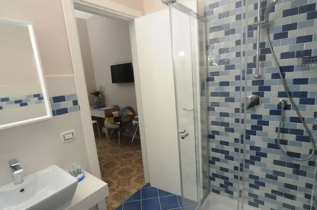 Comfort Tek Büyük veya İki Ayrı Yataklı Oda, Kısmi Deniz Manzaralı