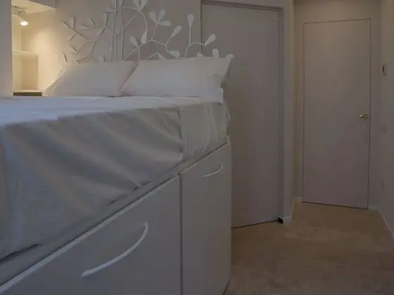 Basic Tek Büyük Yataklı Oda