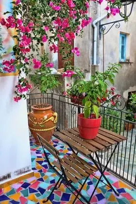 Üç Kişilik Oda