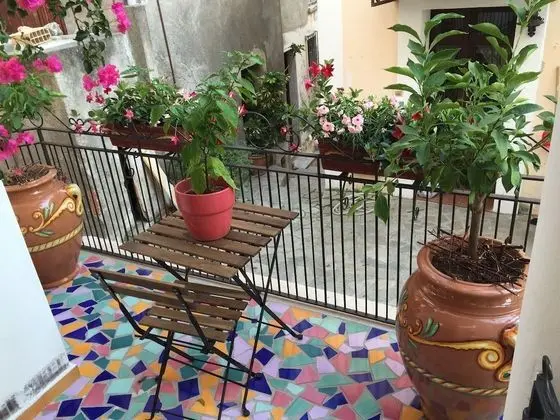 Üç Kişilik Oda