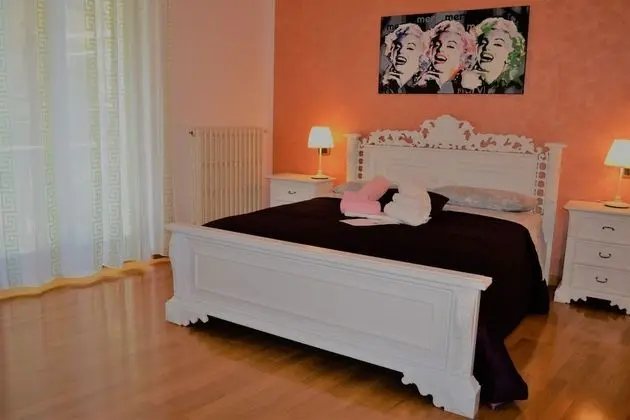 Tek Büyük Yataklı Oda, Ortak Banyo