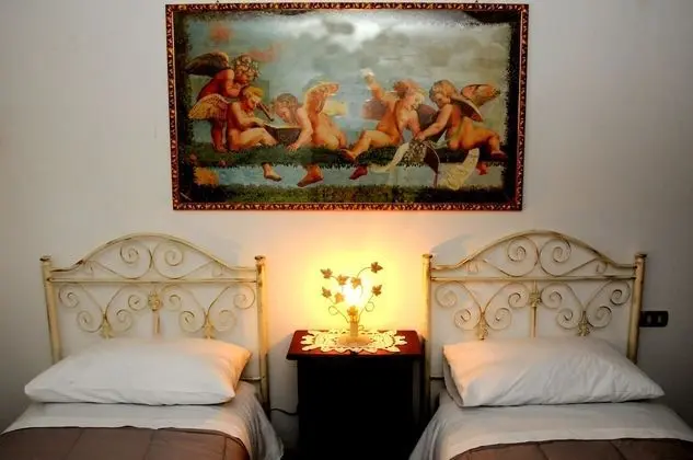 Tek Büyük veya İki Ayrı Yataklı Oda, Banyolu/Duşlu (Angeli)