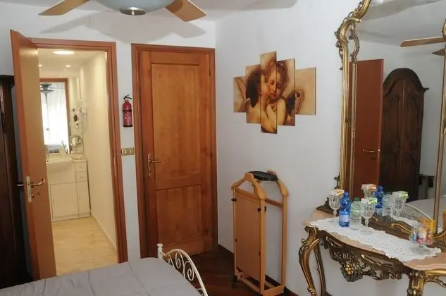 Tek Büyük veya İki Ayrı Yataklı Oda, Banyolu/Duşlu (Angeli)