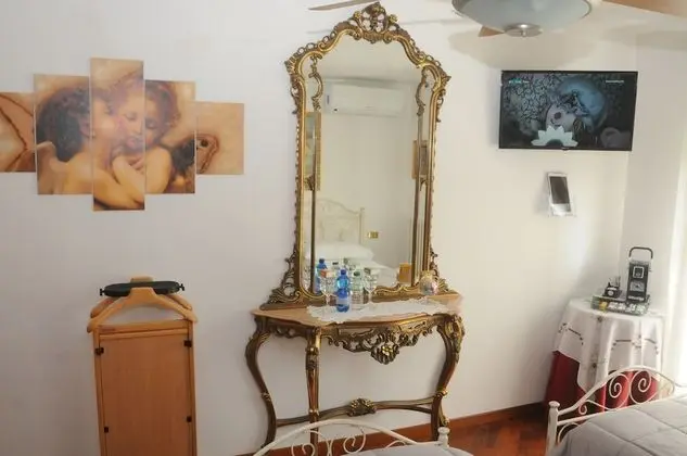 Tek Büyük veya İki Ayrı Yataklı Oda, Banyolu/Duşlu (Angeli)