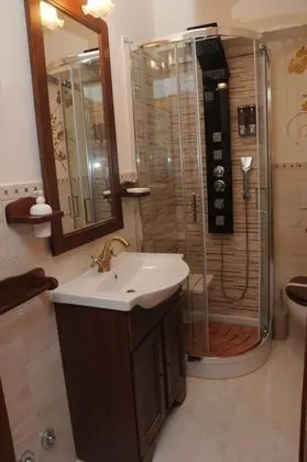 Tek Büyük Yataklı Oda, Özel Banyo (Rondini)