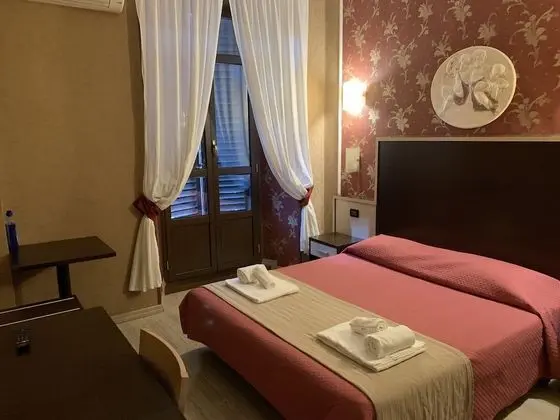 Büyük Yataklı Tek Kişilik Oda