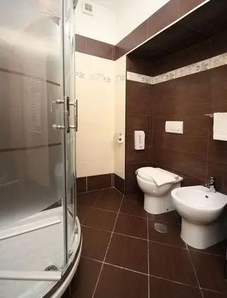 Üç Kişilik Oda