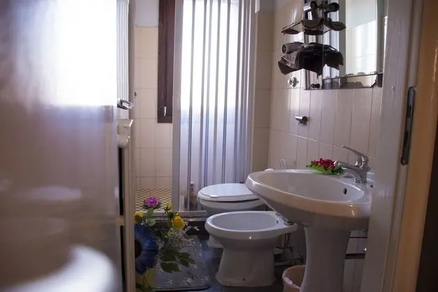 Standard Tek Büyük Yataklı Oda, Ortak Banyo