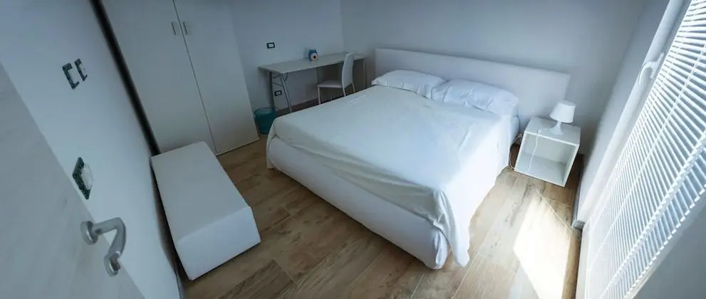 Dört Kişilik Oda, Avlu Manzaralı