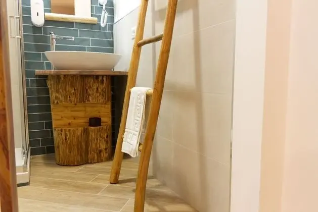 Tek Büyük veya İki Ayrı Yataklı Oda, Ortak Banyo